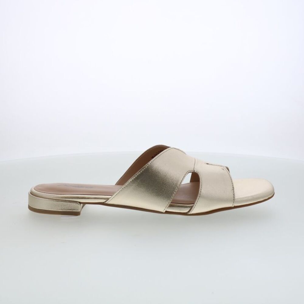 Trotters Womens Nell Gold Shoes (NWT)
